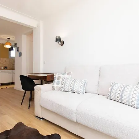 Martinez Area Renovated 1 Bedroom W Side Sea View Cannes